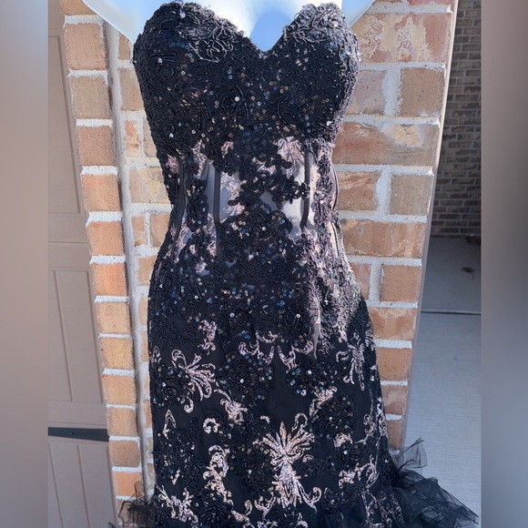 Jovani Elegant Black snd gold Strapless Gown size 12 - Picture 5 of 13